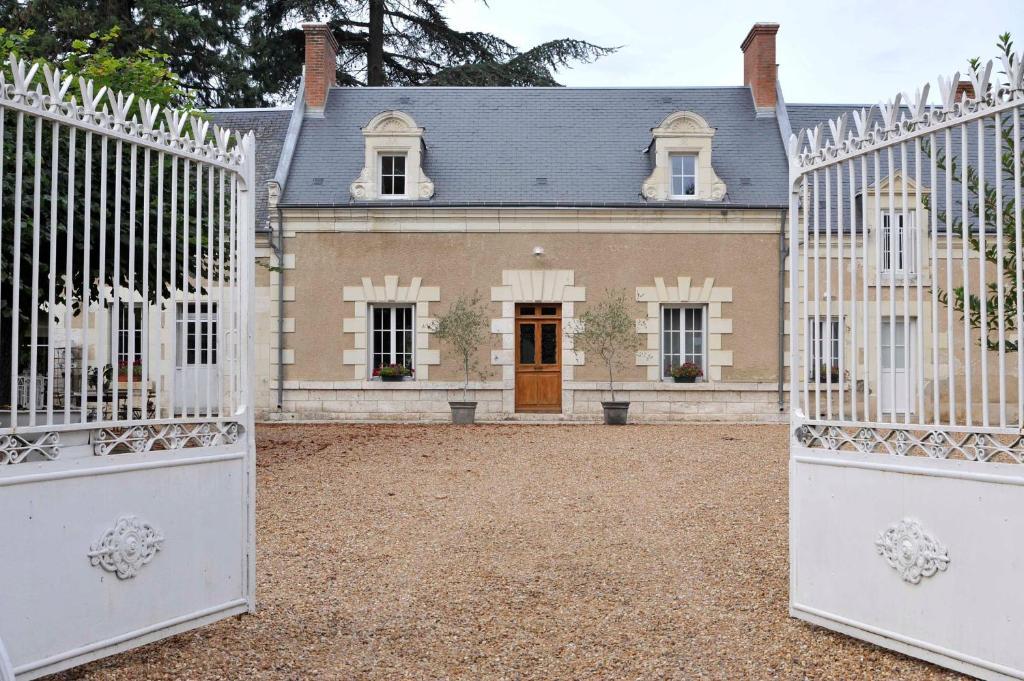 Chambres Et Tables D'Hotes Le Voriou Couddes Exterior photo